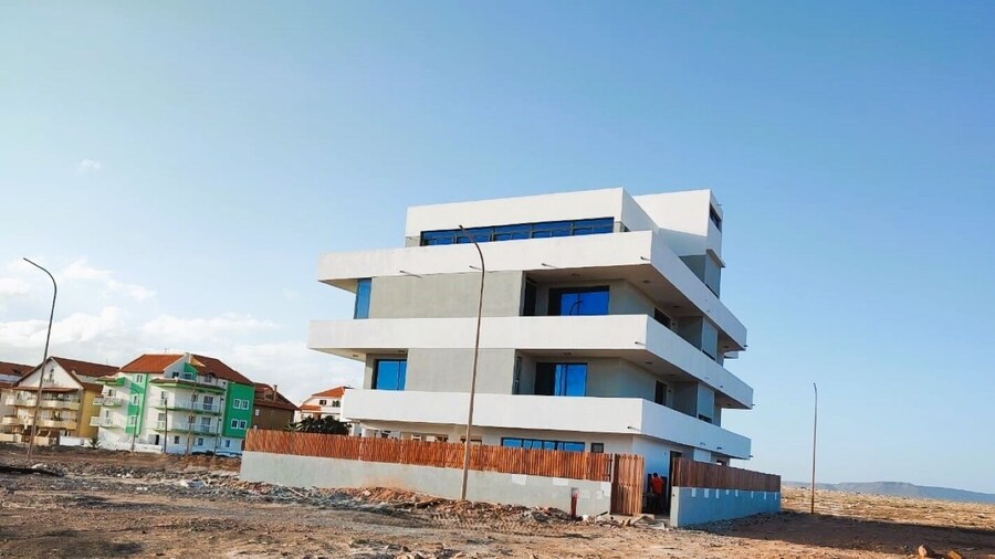 Joli Beach House - Brand New Charming T0 Suite With AC, Private Pool & Balcony