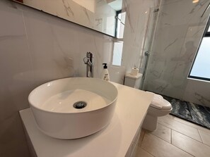 Appartement, 1 chambre, balcon, vue jardin | Équipements de salle de bain