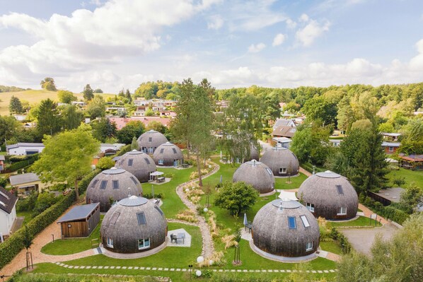 Exterior - Phoebe ball house - naturally built with clay & seaweed, sauna, 2 bathrooms & terraces (Penzlin)
