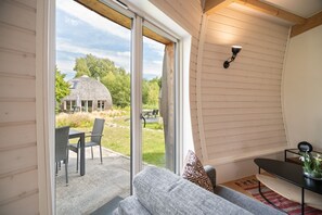 TV, fireplace, stereo - Phoebe ball house - naturally built with clay & seaweed, sauna, 2 bathrooms & terraces (Penzlin)