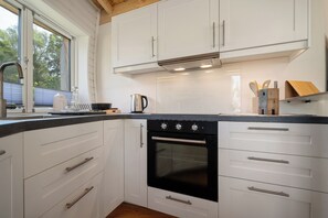 Fridge, oven, dishwasher, coffee/tea maker