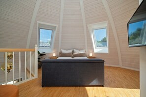 Fernseher, Kamin, Stereoanlage