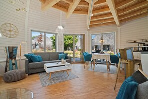 TV, fireplace, stereo