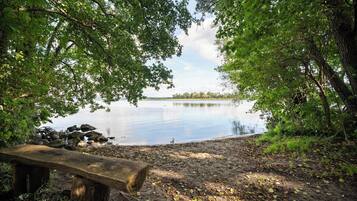 Kugelhaus Chiara am Tollensesee Penzlin – Naturidylle pur: Ruhige Badestelle direkt am Seeufer