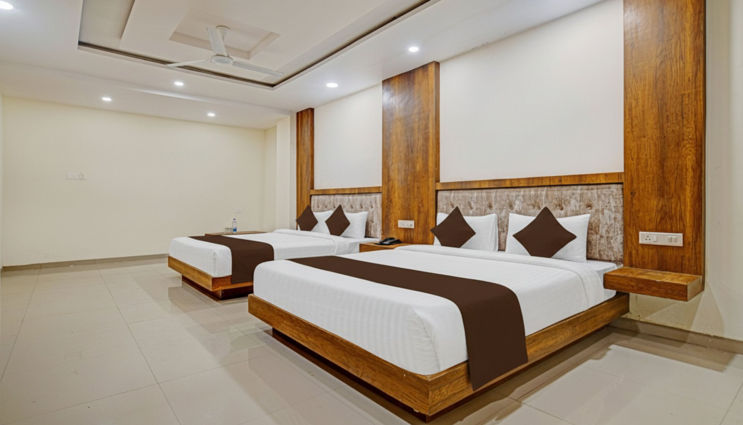 Family Quadruple Room | Desk, laptop workspace, free WiFi