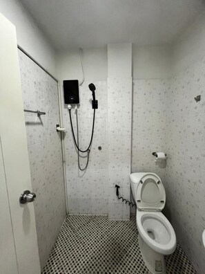 Bathroom - Charming Apartment in Kathu, Phuket - Perfect for Short-term Stay (Kathu)