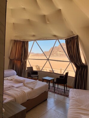 Tallelokero huoneessa