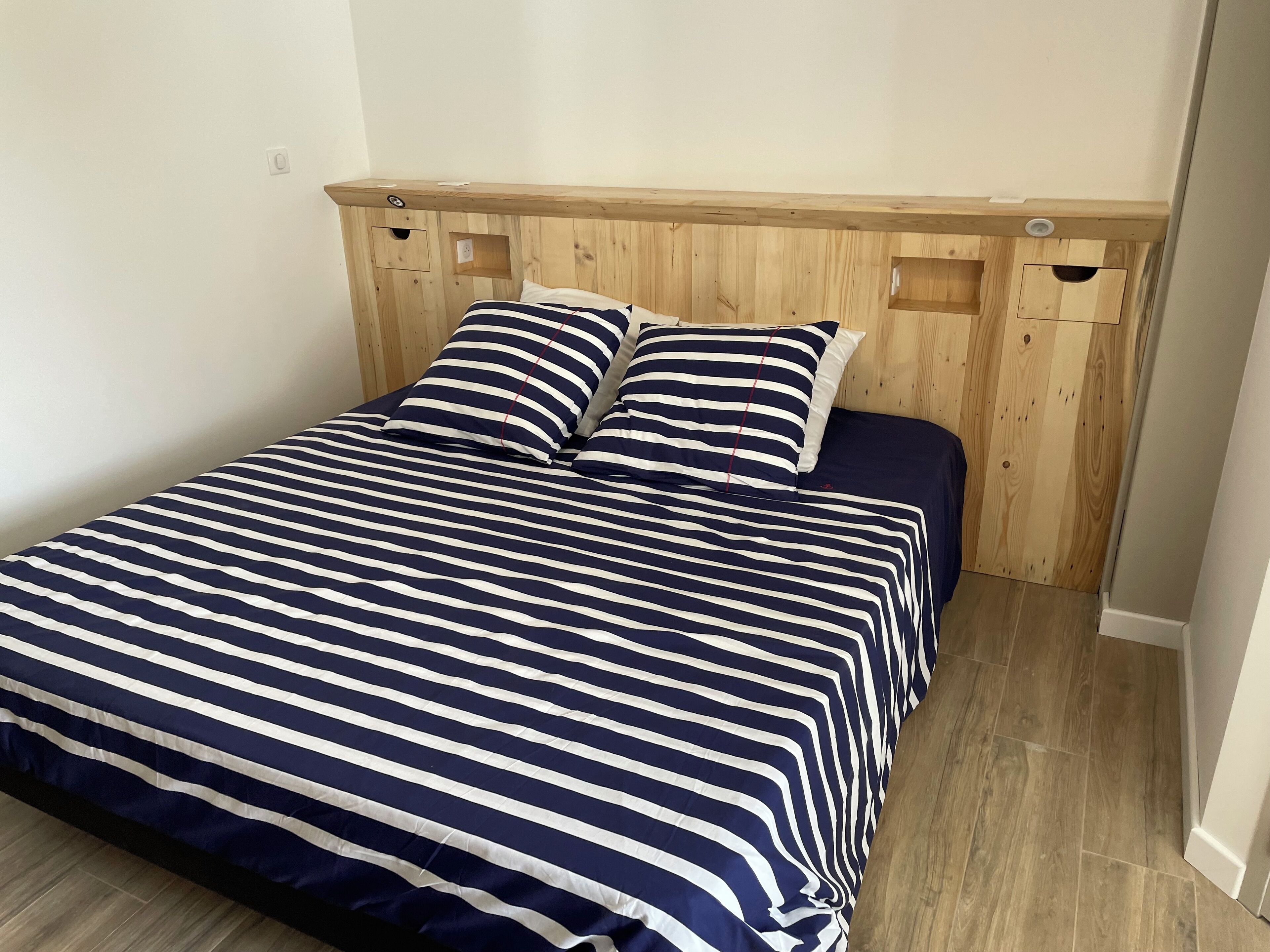 Fer et planche à repasser, Wi-Fi, draps fournis