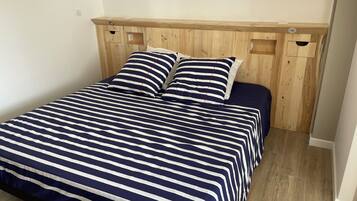 Fer et planche Ă repasser, Wi-Fi, draps fournis