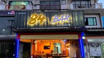 Apartment, 1 Bedroom, Smoking | Dining