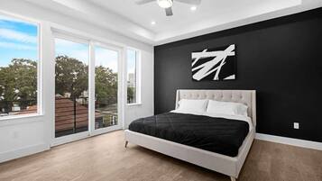 6 habitaciones, escritorio, tabla de planchar con plancha y wifi