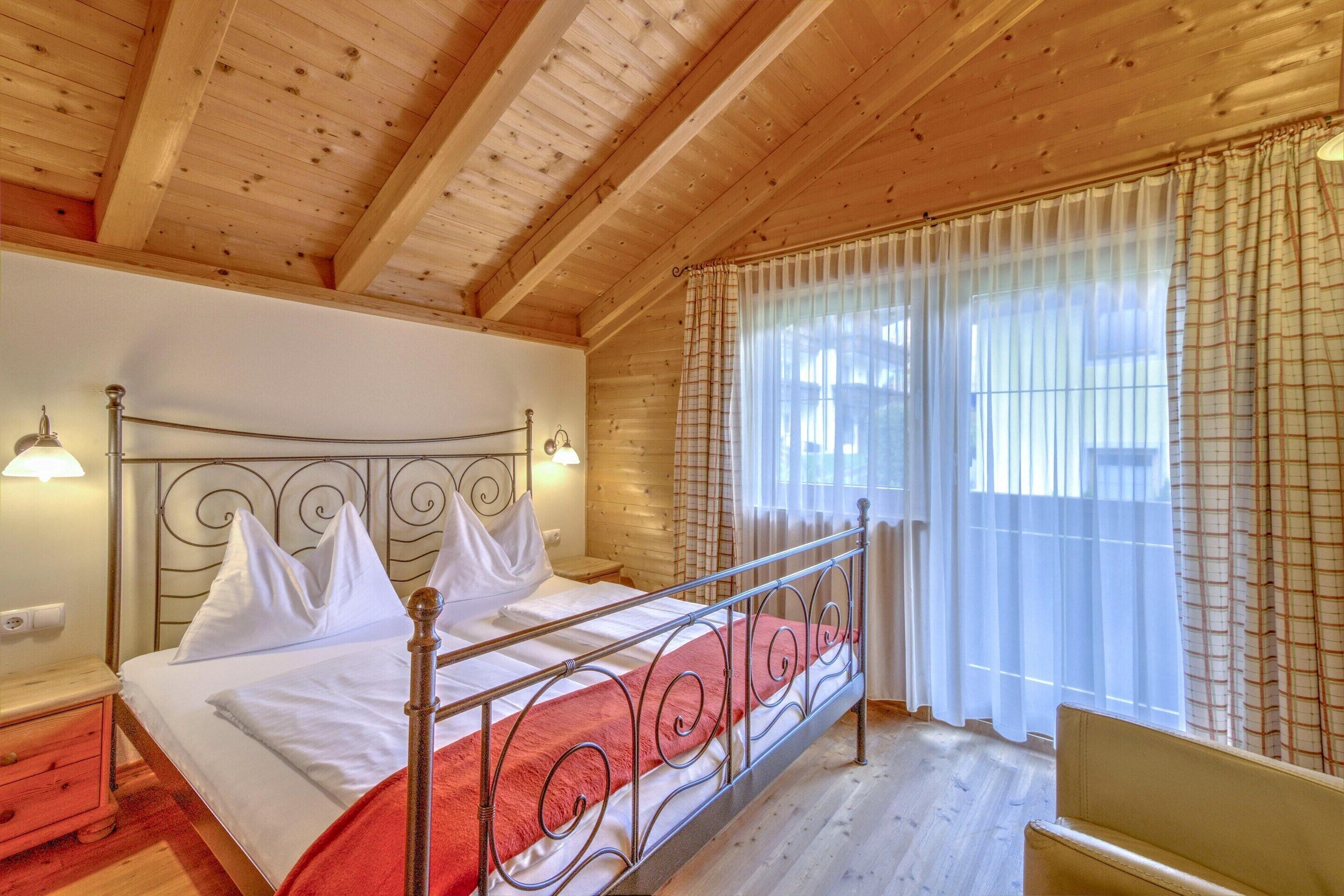 House | 3 bedrooms, individually furnished, bed sheets