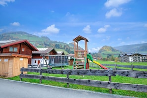 House | Garden - Scenic Stay in Feriendorf Wildschonau Chalet (Wildschönau)