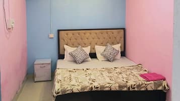 Hypo-allergenic bedding, desk, soundproofing, free WiFi