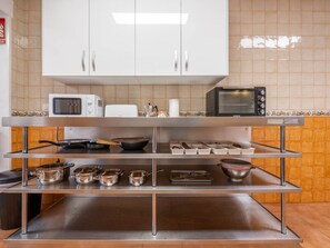 Fridge, microwave, oven, coffee/tea maker