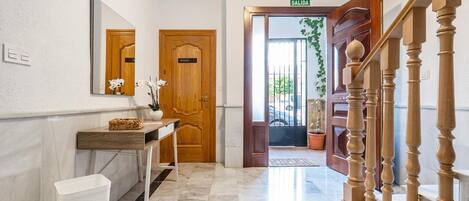 المنشأة من الداخل