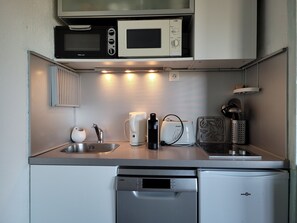 Kühlschrank, Mikrowelle, Geschirrspüler