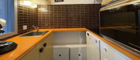 Fridge, microwave, oven, dishwasher