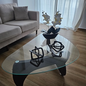 Apartment, 1 Bedroom, Accessible, Smoking | Living area