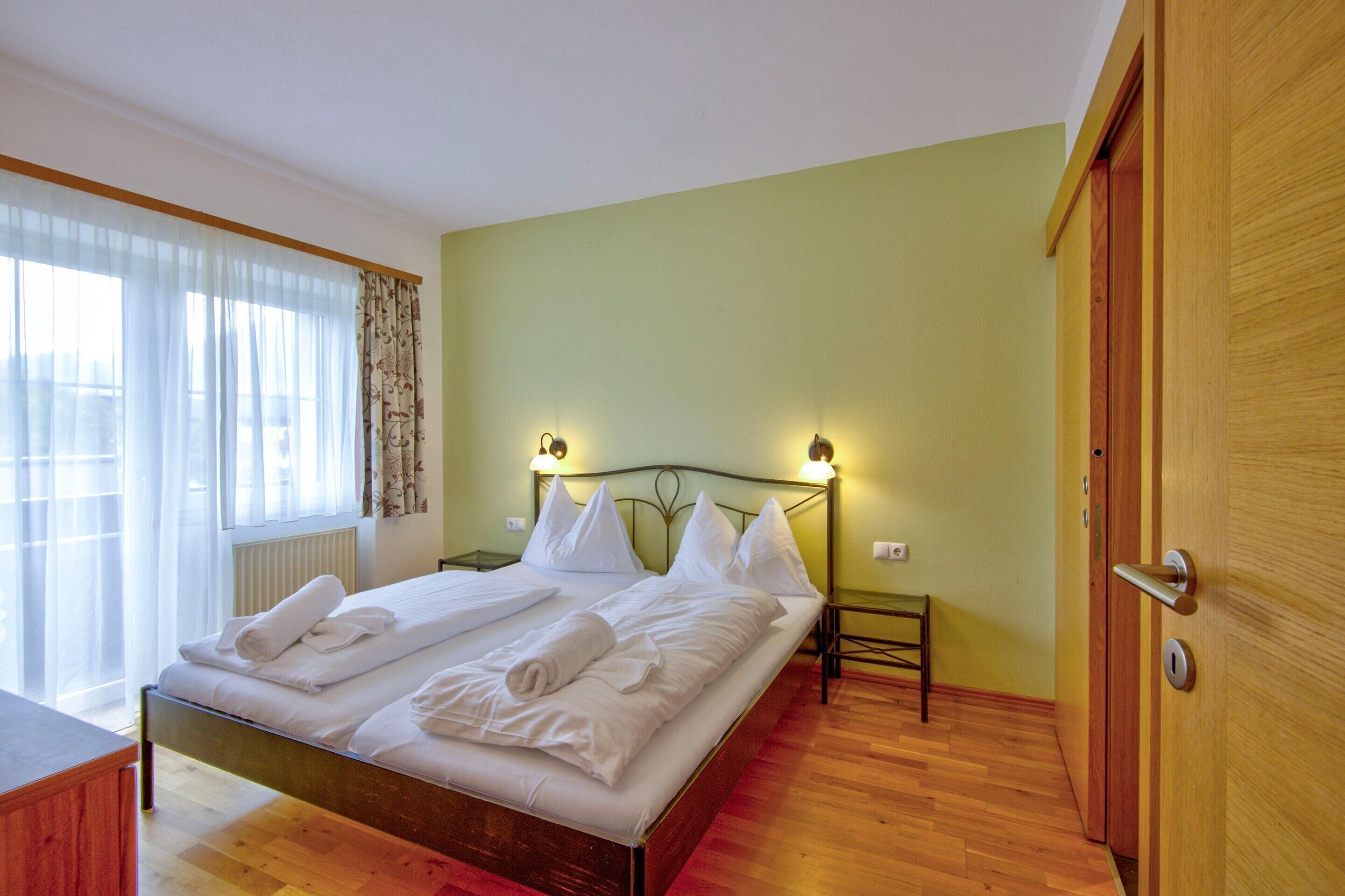 Apartment | 3 bedrooms, individually furnished, bed sheets