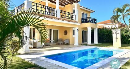 Villa With Pool in Santa Fe