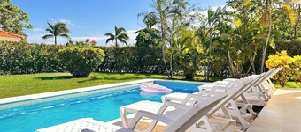 Villa With Pool in Santa Fe