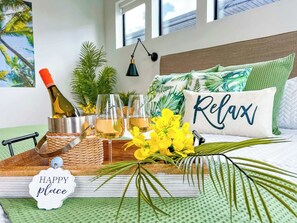 6 bedrooms, iron/ironing board, WiFi, bed sheets - Riverfront Escape | Pool/Spa, Fire Pit & Games (Tampa)