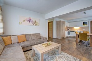 Apartment | Living room - Mountain View Ski Apartment (Wildschönau)