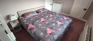 2 chambres, fer et planche à repasser, Wi-Fi, draps fournis