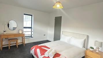 1 habitación, tabla de planchar con plancha, wifi gratis y ropa de cama