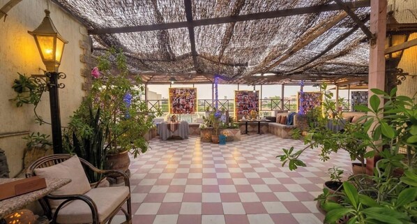 المنشأة من الداخل