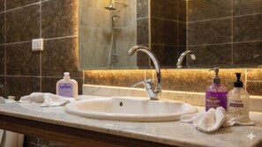 مناشف، شامبو