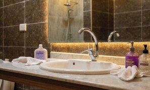 مناشف، شامبو