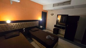 Deluxe Double or Twin Room, City View | Premium bedding, free WiFi, bed sheets