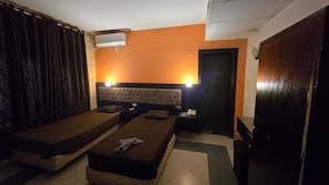 Habitación Deluxe con 1 cama matrimonial o 2 individuales, vista a la ciudad | Wifi gratis