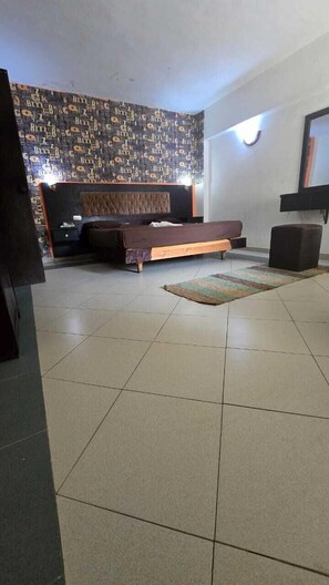 Habitación individual Deluxe, vista a la ciudad | Wifi gratis