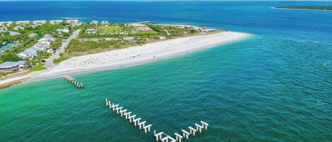 Camastros y toallas de playa