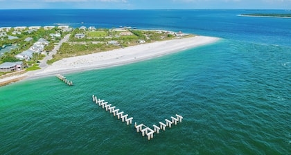 "Palm Bliss" 3 bed 2 bath stylish and cozy