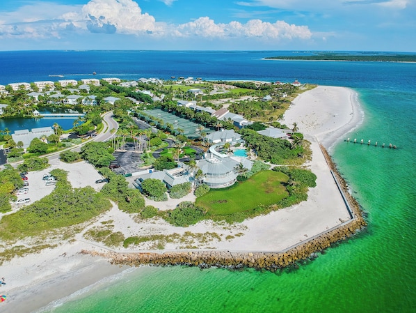 Camastros y toallas de playa