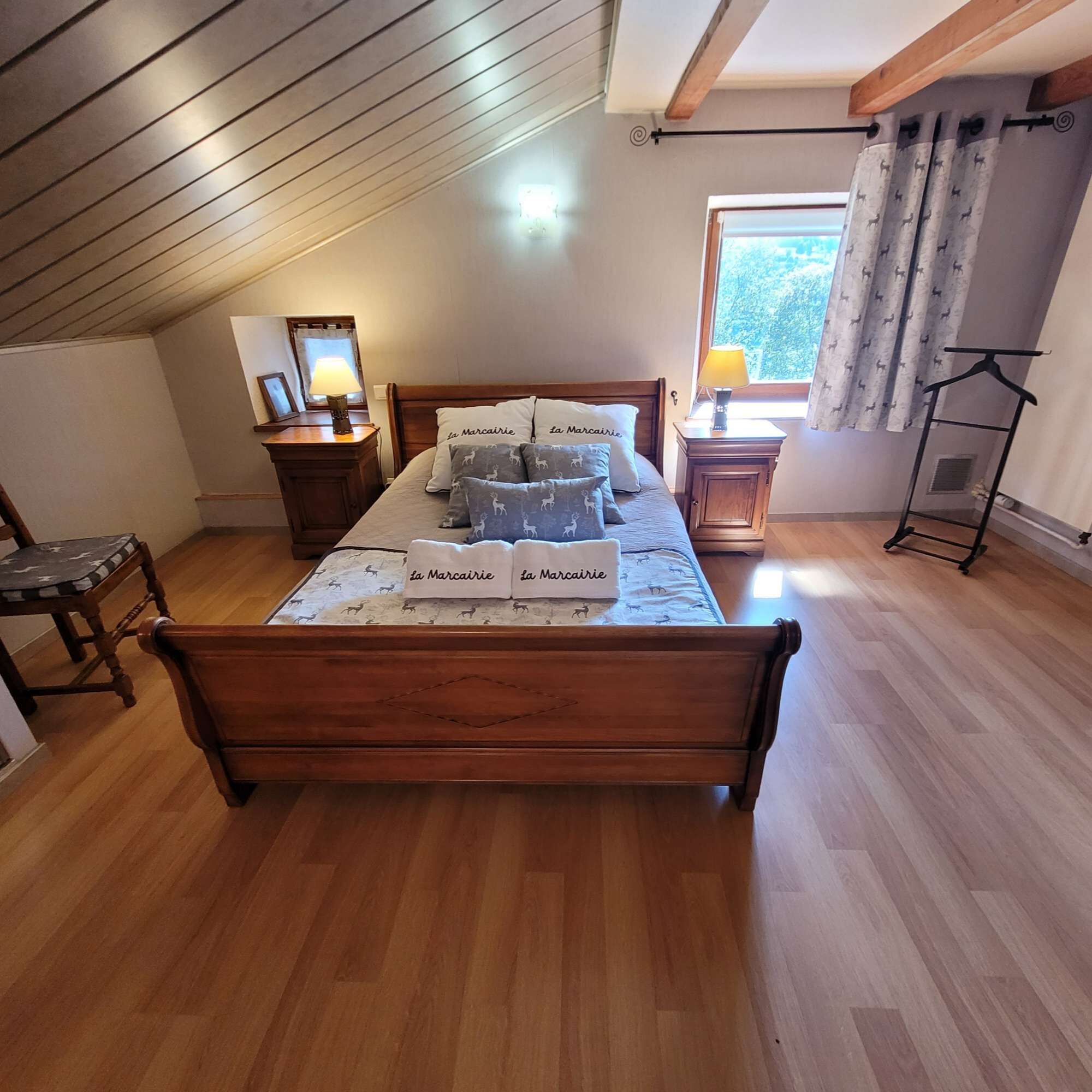 4 bedrooms, desk, iron/ironing board, travel crib