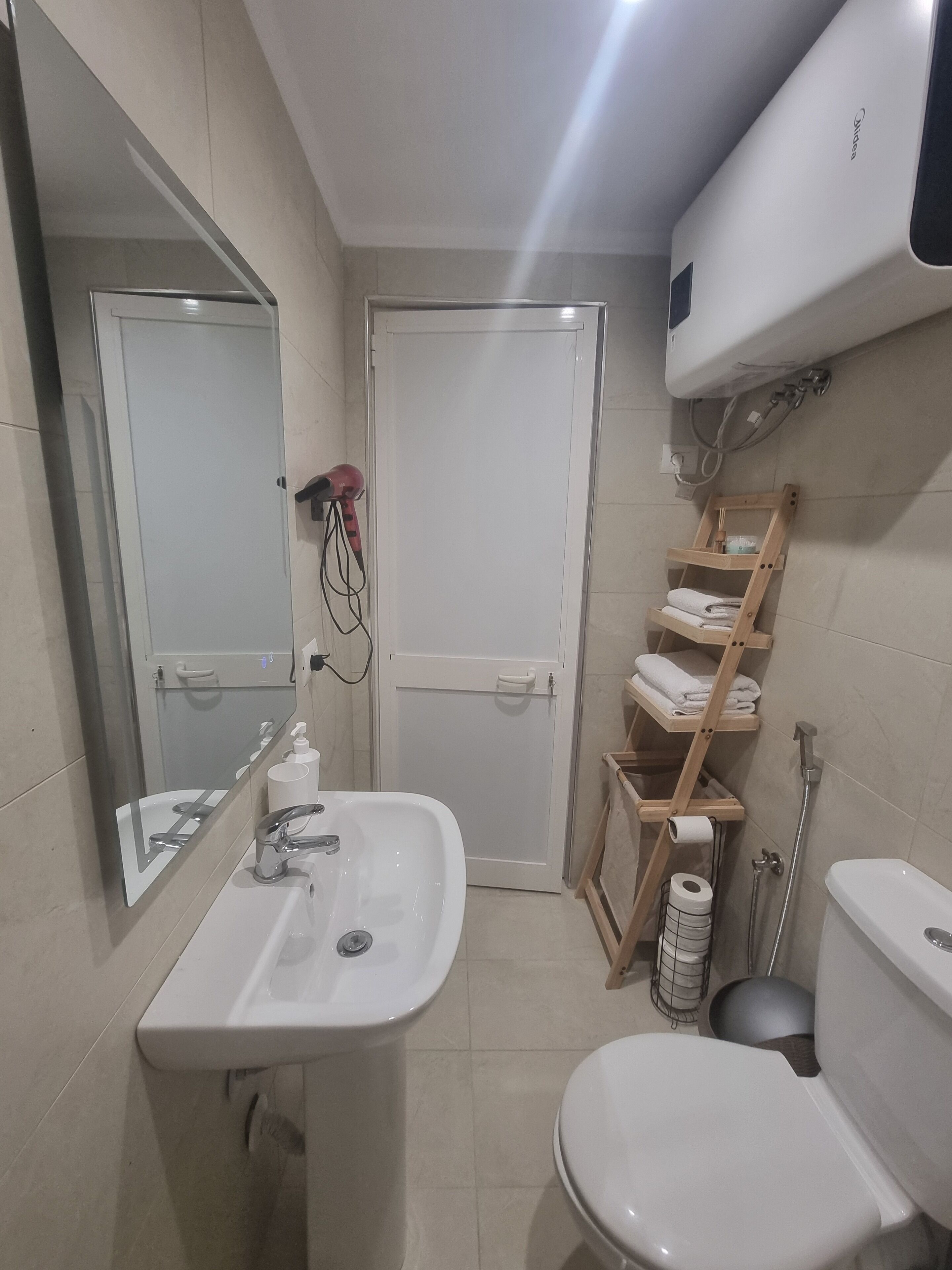 Doccia, asciugacapelli, bidet, asciugamani