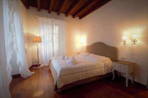 5 Schlafzimmer, Bügeleisen/Bügelbrett, Internetzugang, Bettwäsche