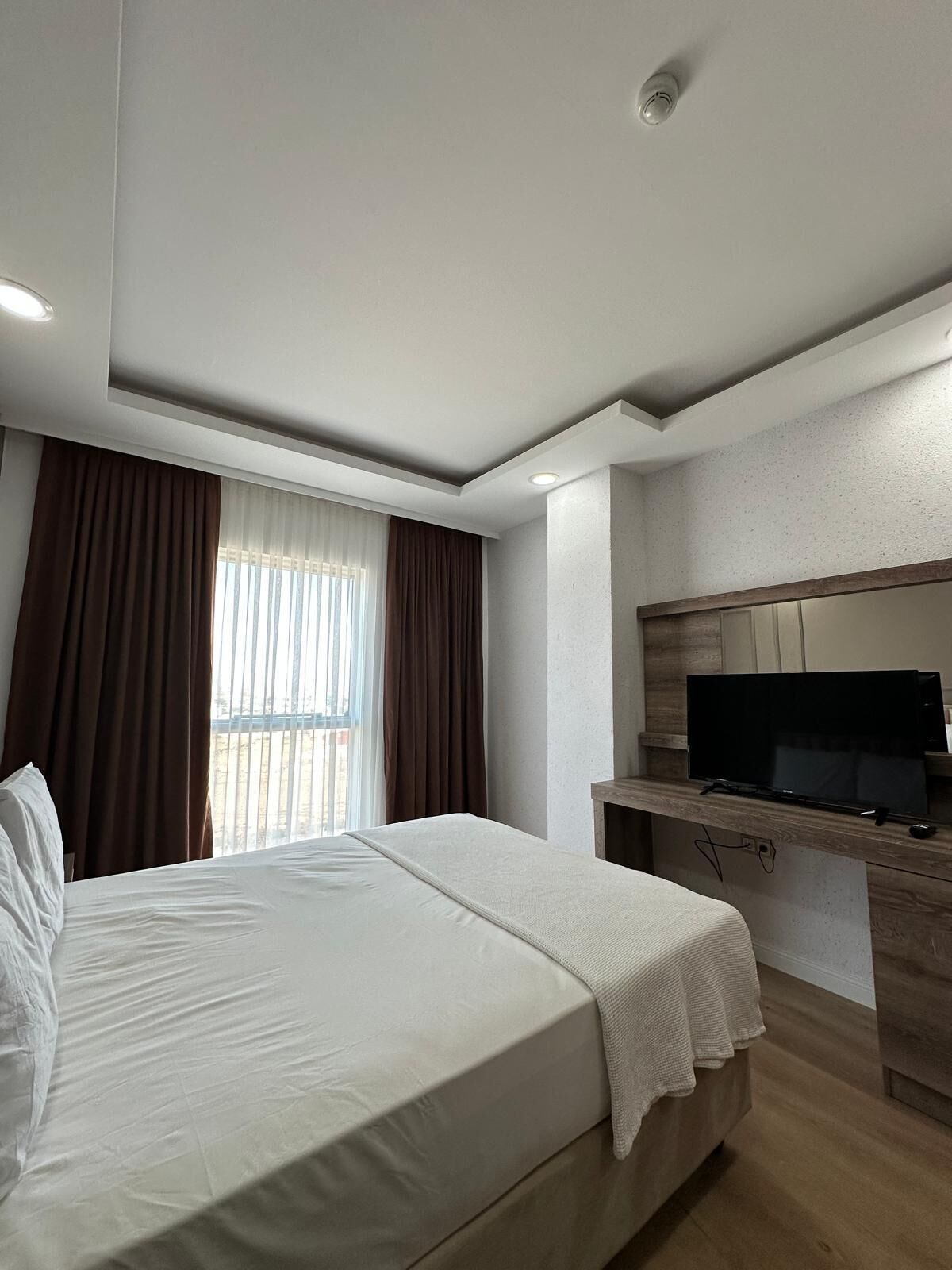 スタンダード ダブルルーム (1 名様利用) ガーデンビュー | ノートパソコン用作業スペース、アイロン / アイロン台、WiFi (無料)