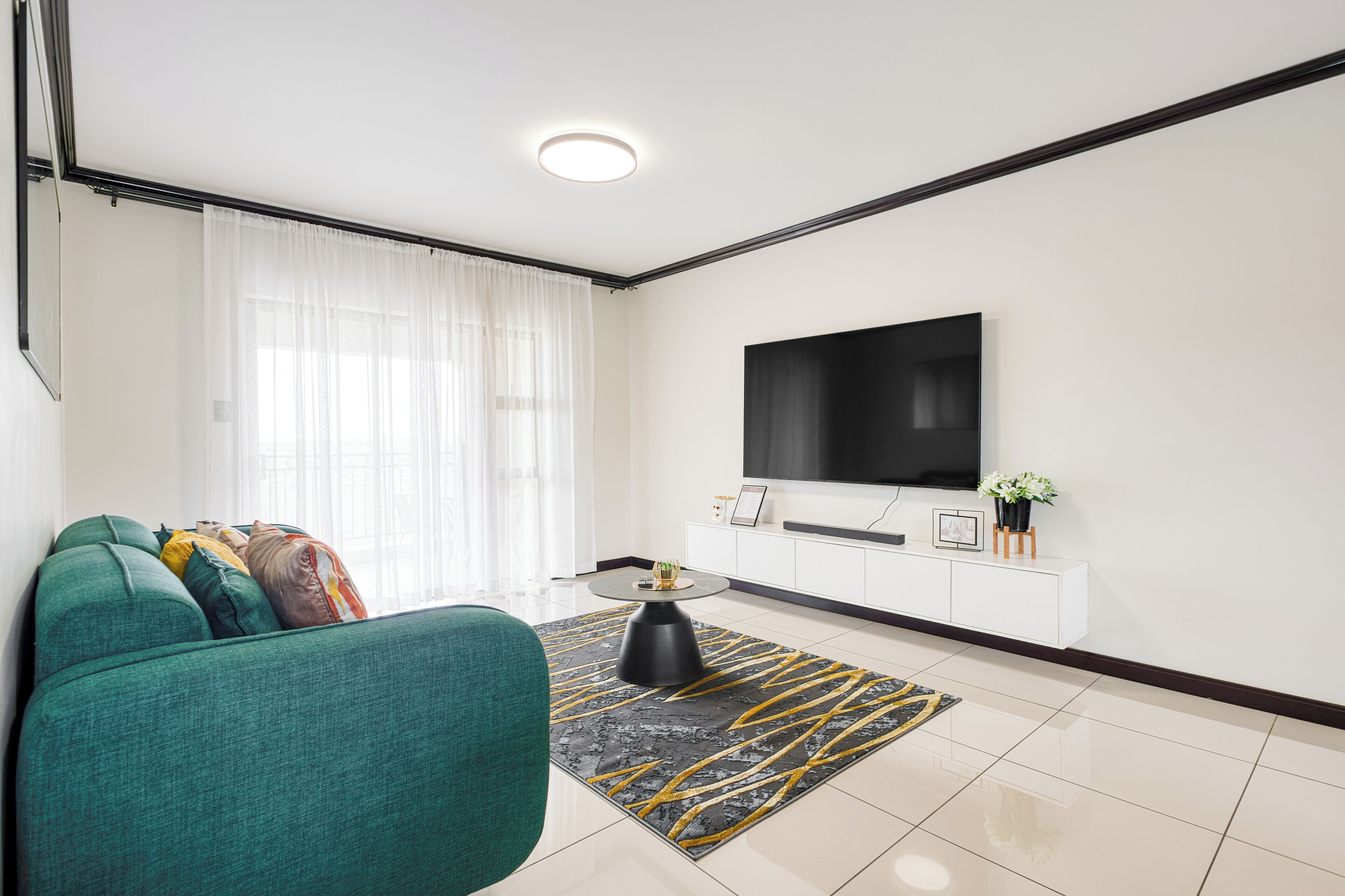 The Midrand Oasis - Modern 1-bedroom Apartment With A Pool, Wi-fi, Full Kitchen - Centurion