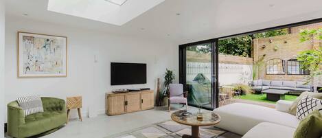 Téléviseur, chaßne audio, bureau