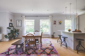 Dining - Luxurious, Bright and Airy 1BDR Flat (Greater London)