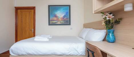 1 bedroom, iron/ironing board, internet, bed sheets