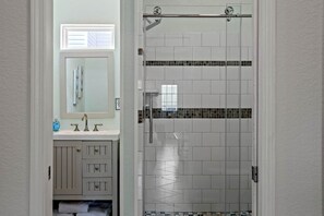 Shower, hair dryer, towels