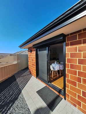 تناول الطعام بالخارج