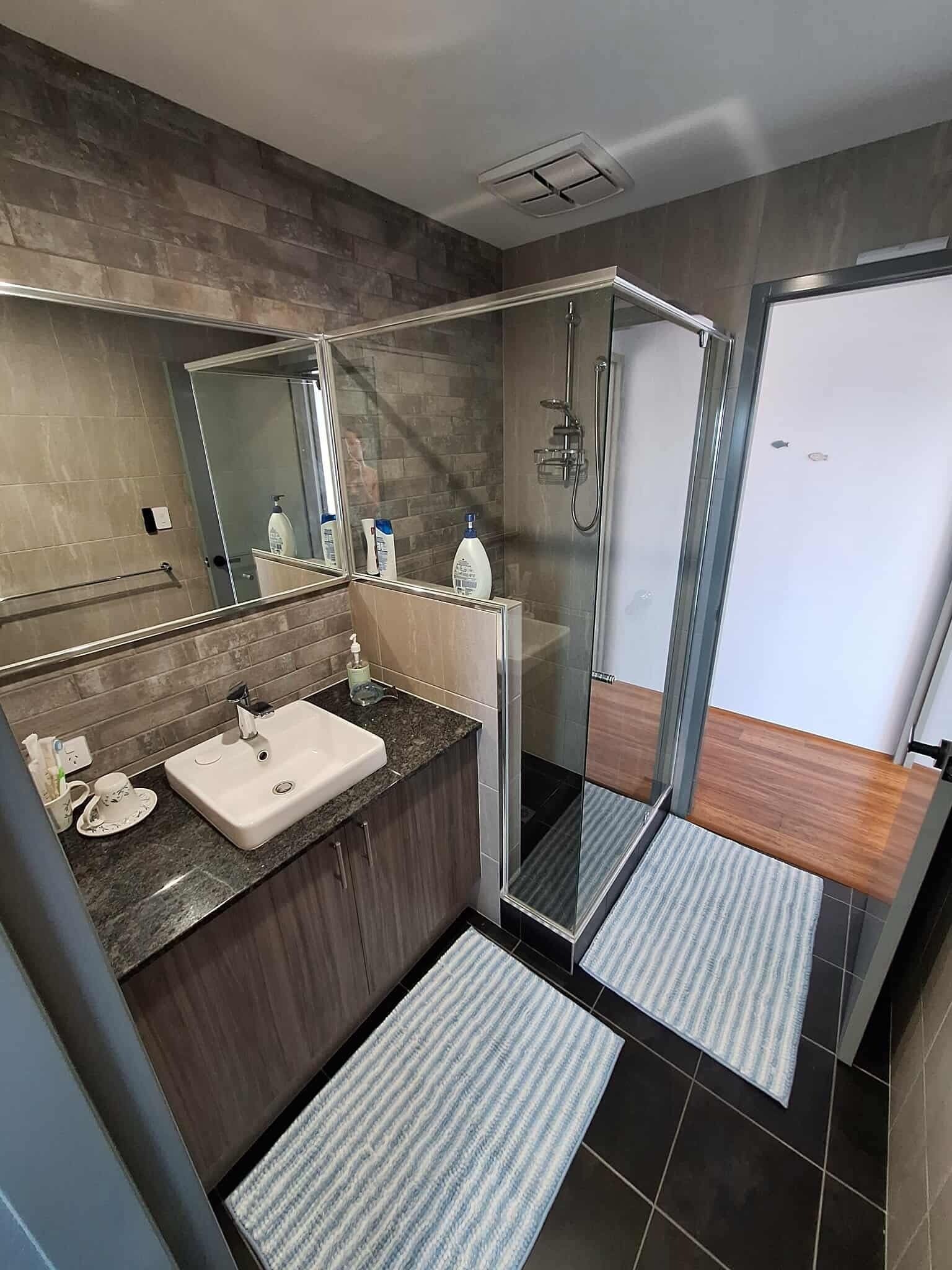 تجهيزات دش، مجففات شعر، مناشف، صابون